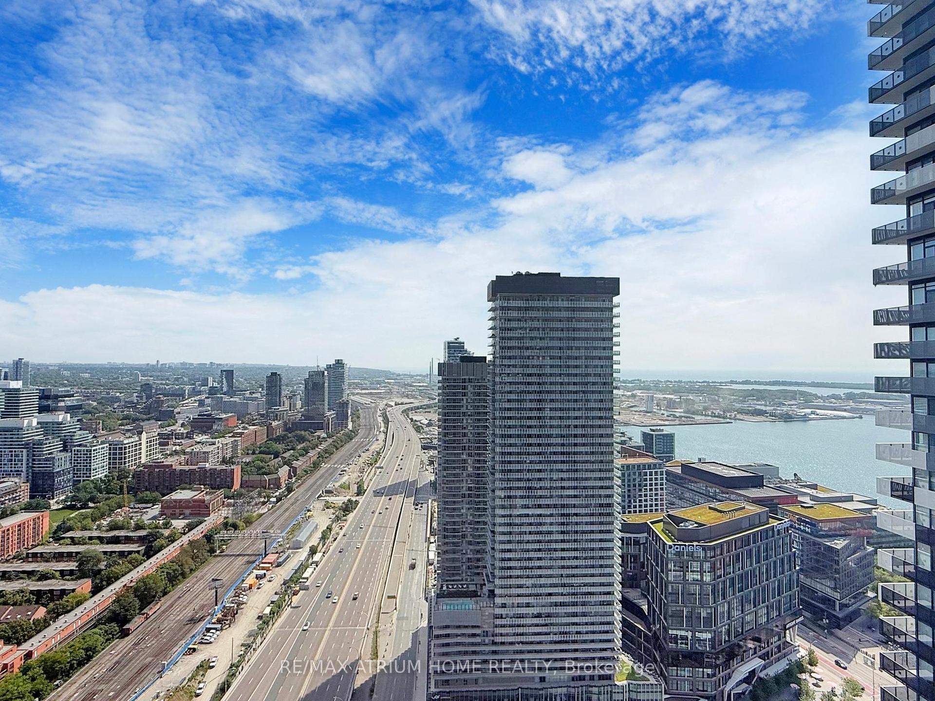 2 Bedrooms Condo at 55 Cooper, Toronto For sale