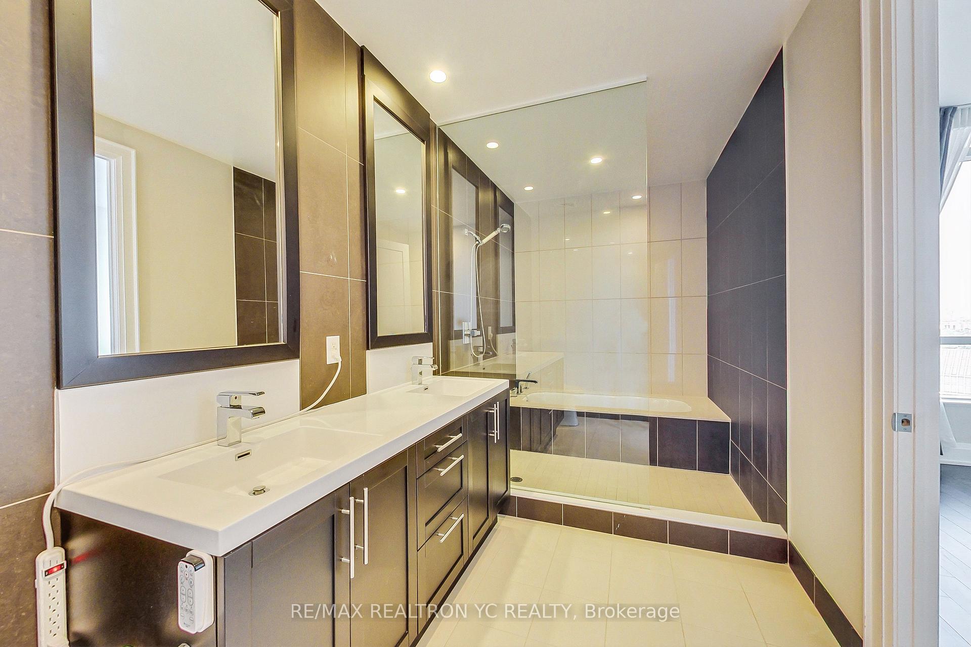 4 Bedrooms Condo at 2 Anndale, Toronto For sale