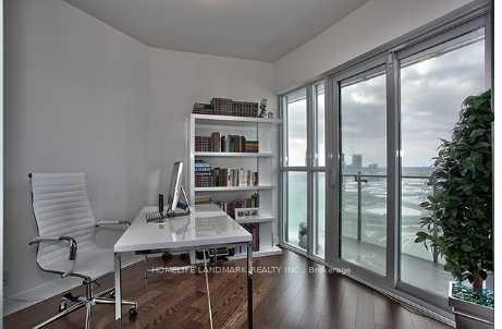 3 Bedrooms Condo at 50 Absolute, Mississauga For sale