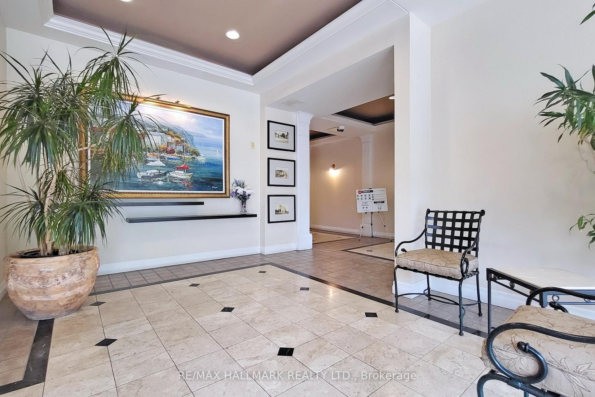 3 Bedrooms Condo at 121 Woodbridge, Vaughan For sale