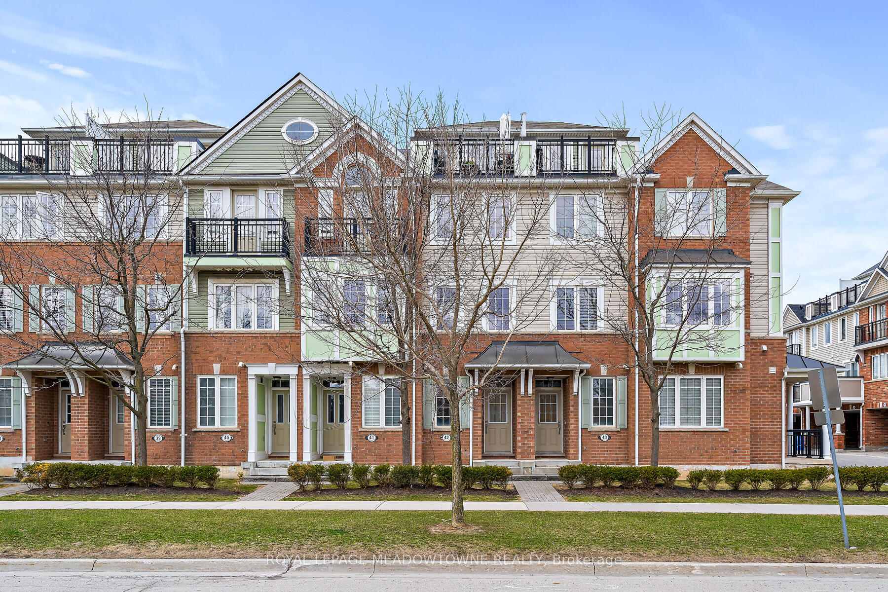 2 Bedrooms Condo at 2614 Dashwood, Oakville For sale