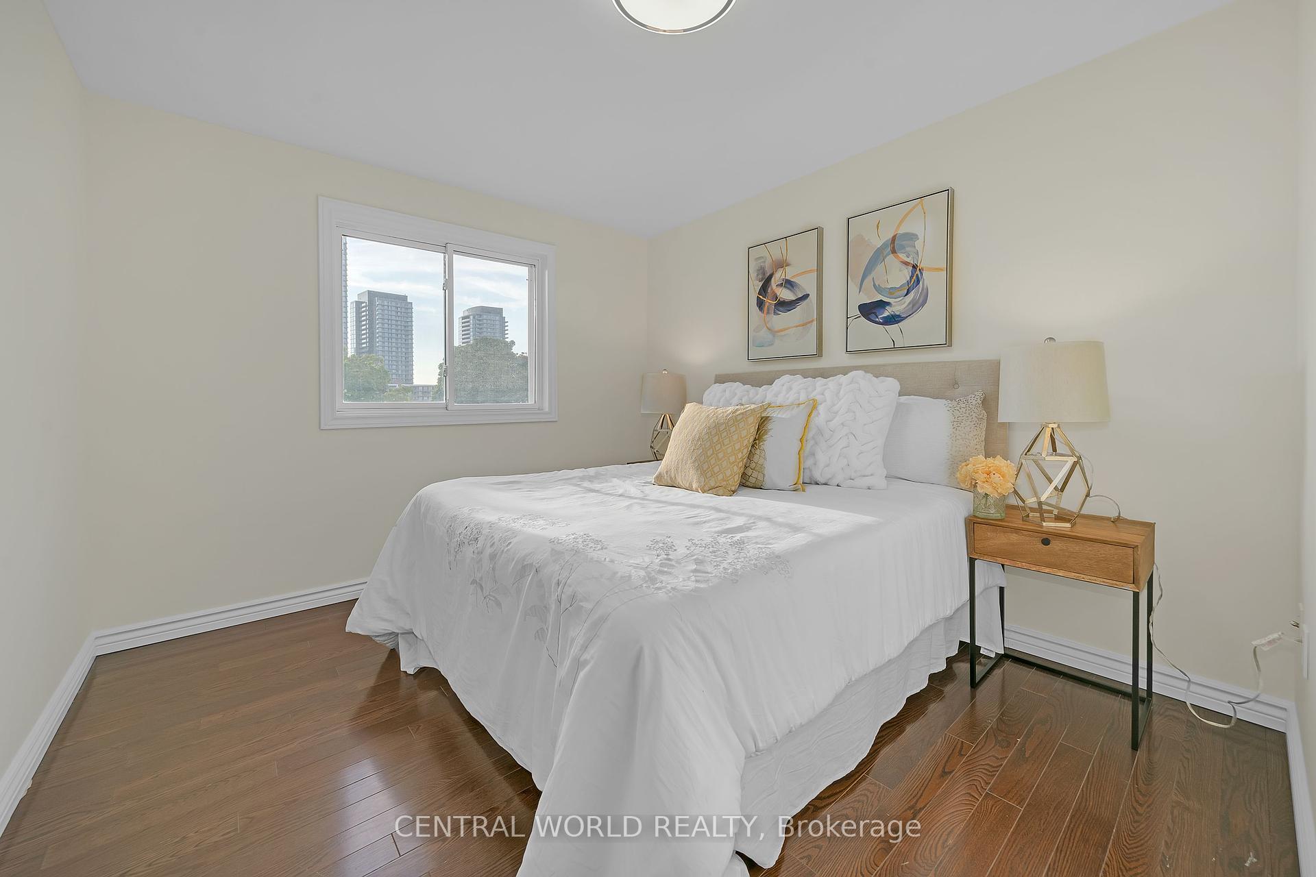 5 Bedrooms Condo at 21 Vega Starway,  Toronto For sale