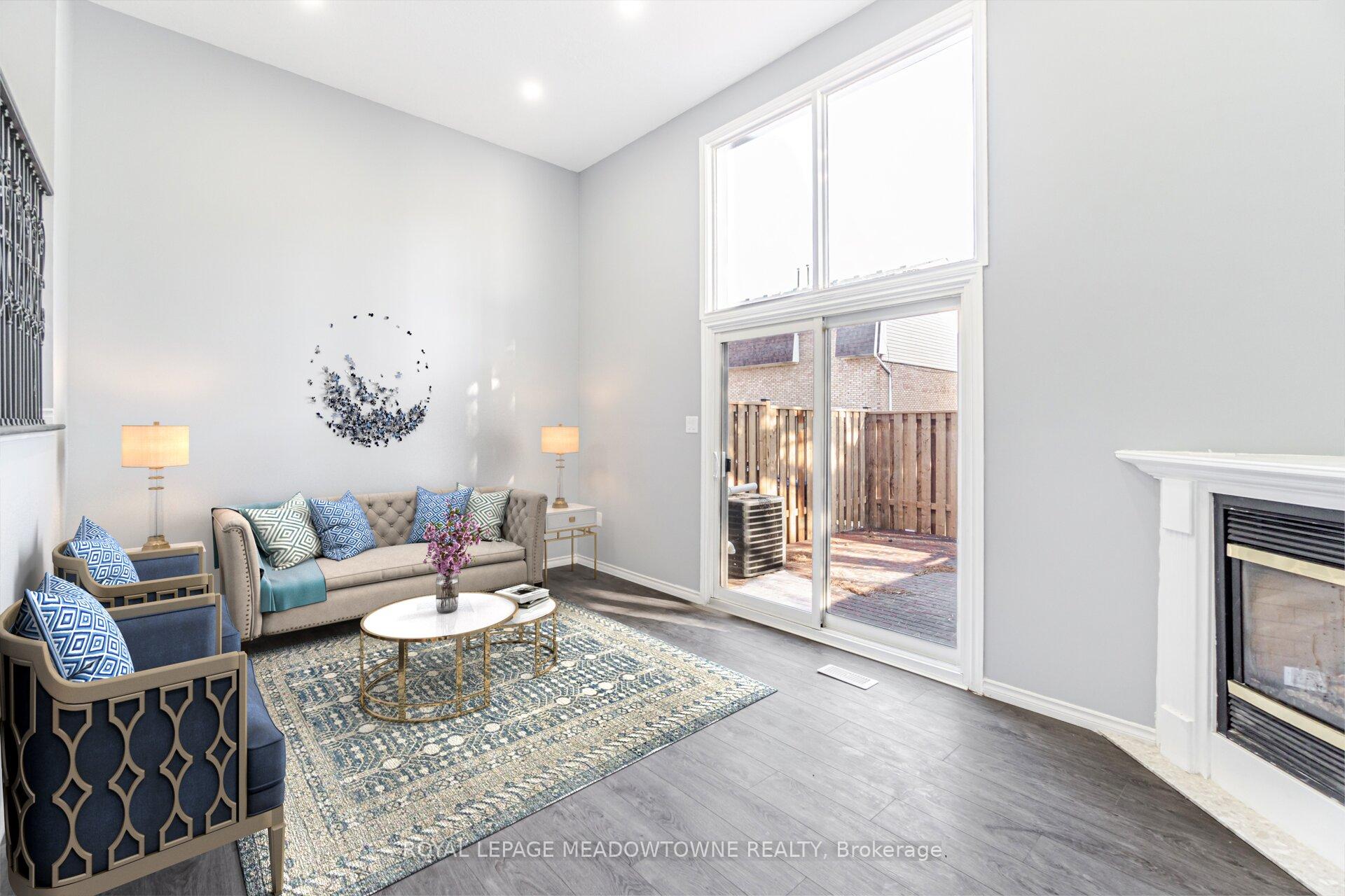 3 Bedrooms Condo at 11 Harrisford, Hamilton For sale