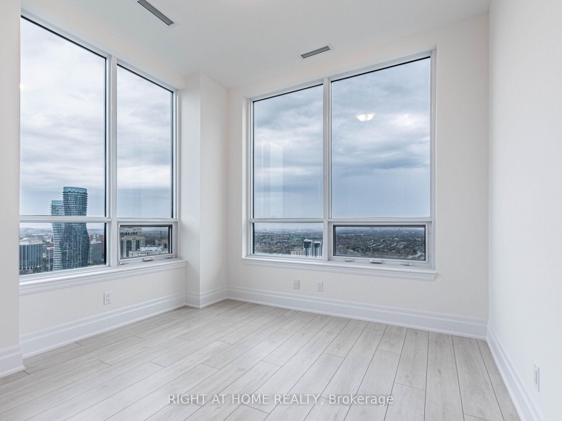 2 Bedrooms Condo at 30 Elm,  Mississauga For sale
