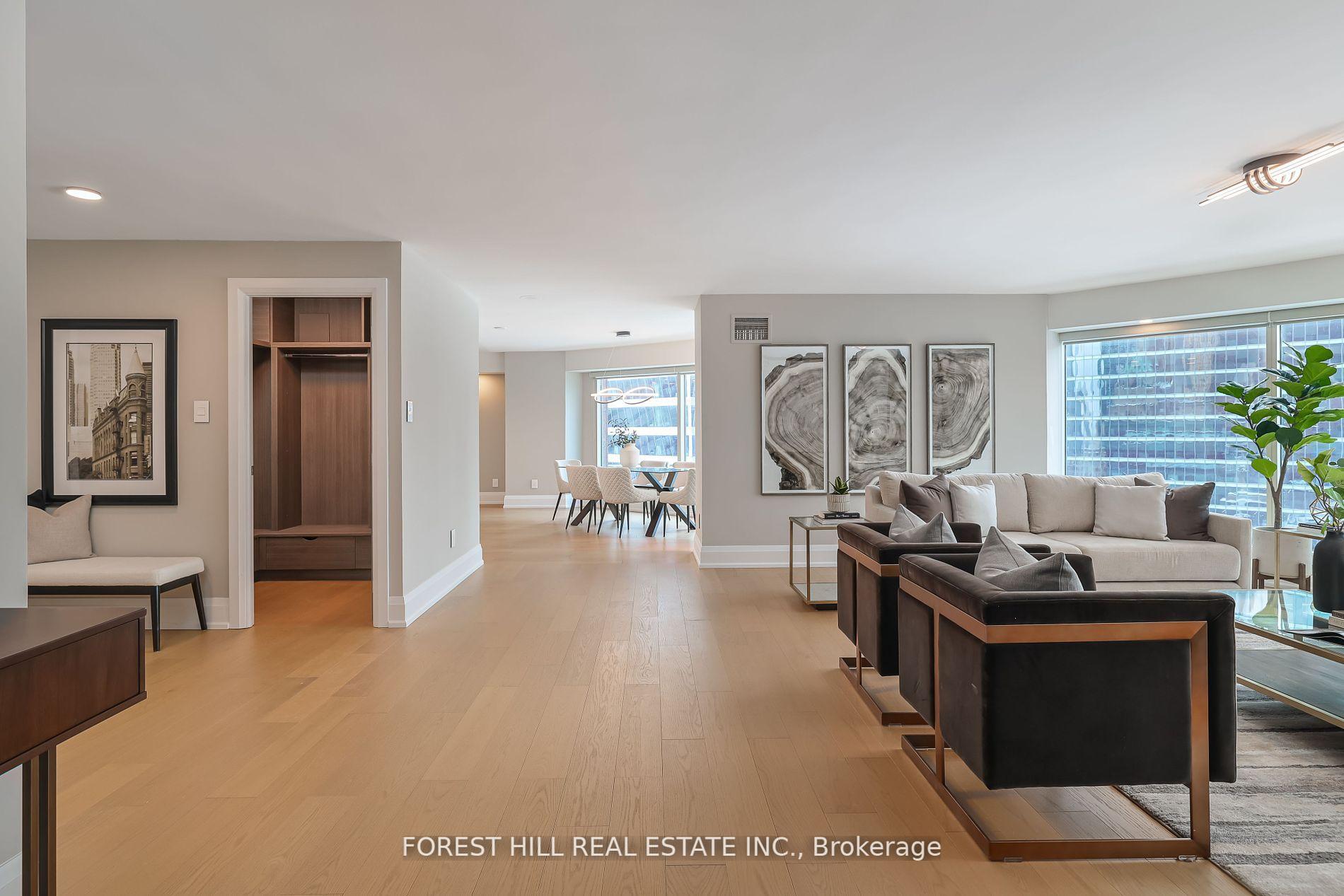 3 Bedrooms Condo at 33 University, Toronto For sale