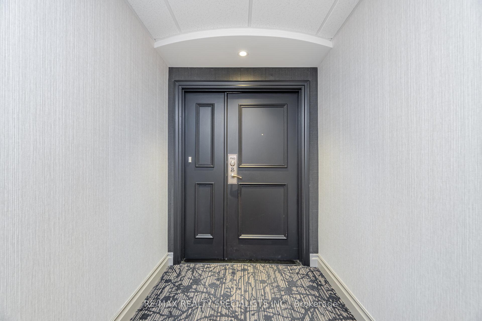 3 Bedrooms Condo at 1477 Lakeshore,  Burlington For sale
