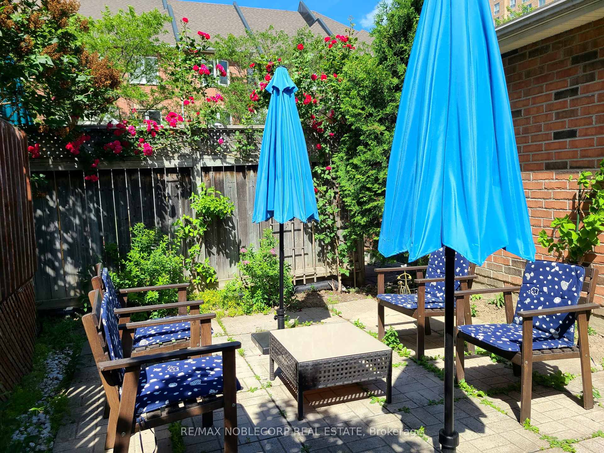 4 Bedrooms Condo at 17 Overlea, Toronto For sale
