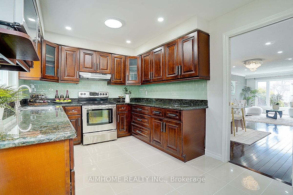 5 O'Shea Crescent, Toronto, ON M2J 2N4