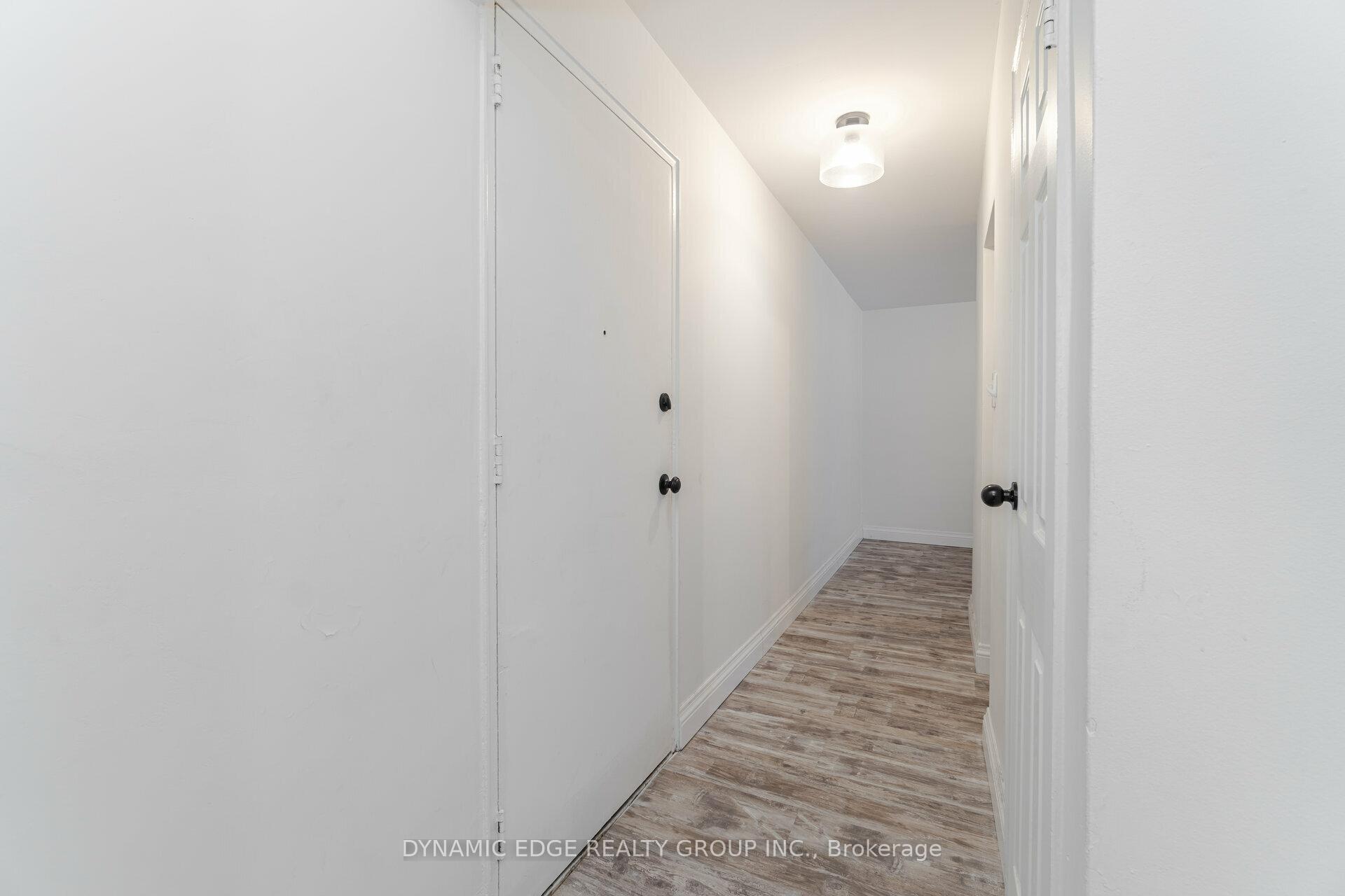 2 Bedrooms Condo at 57 Mericourt,  Hamilton For sale