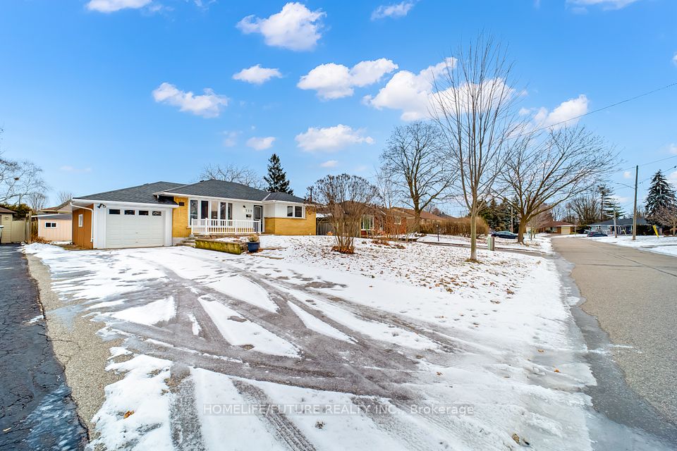 729 Glenforest Street, Oshawa, ON L1J 5E9