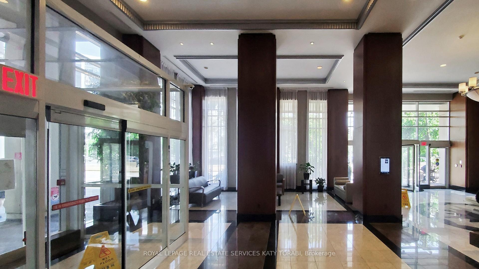 3 Bedrooms Condo at 628 Fleet, Toronto For sale