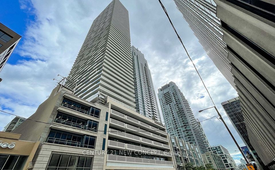 2221 Yonge