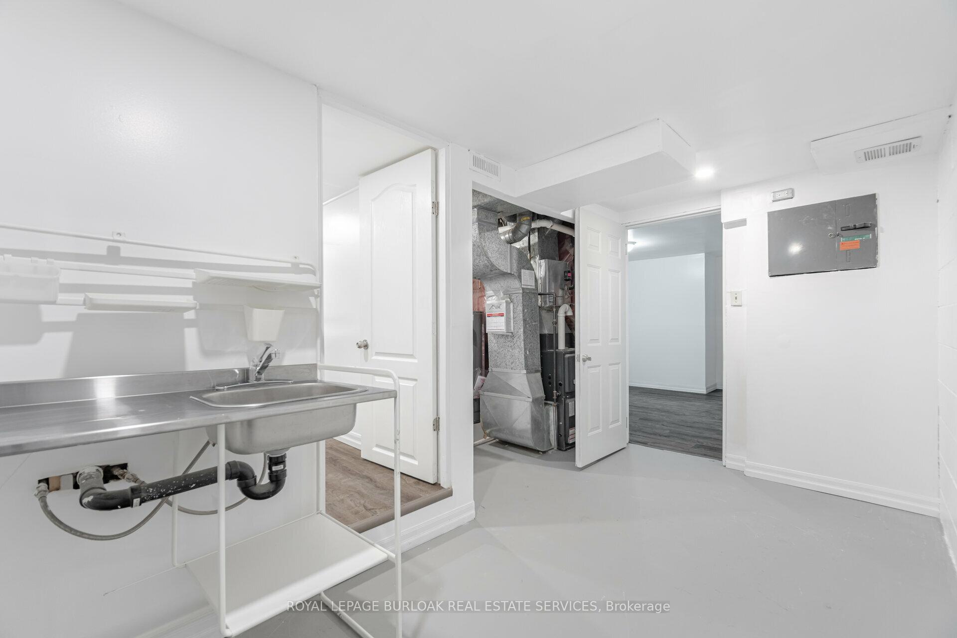 2 Bedrooms Condo at 1116 Homewood, Burlington For sale