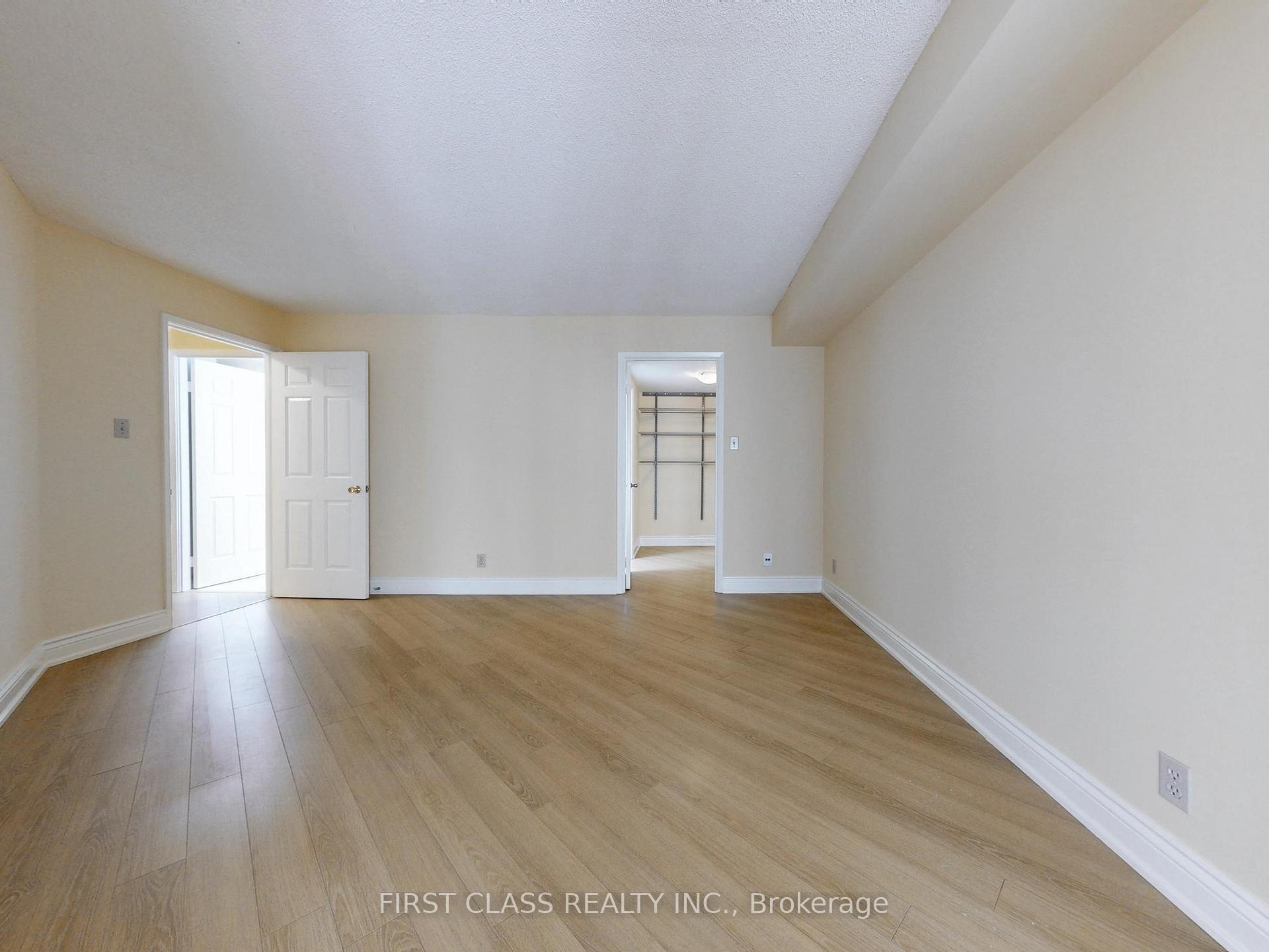 3 Bedrooms Condo at 717 Bay, Toronto For sale
