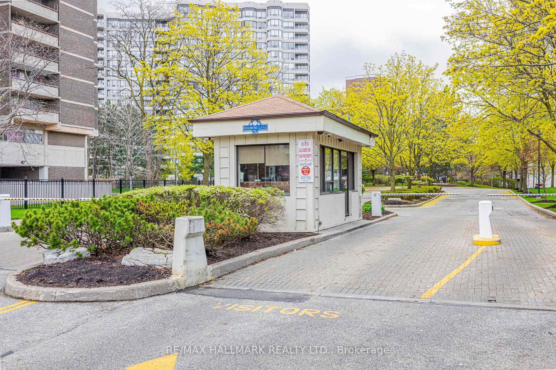 3 Bedrooms Condo at 1121 Steeles, Toronto For sale