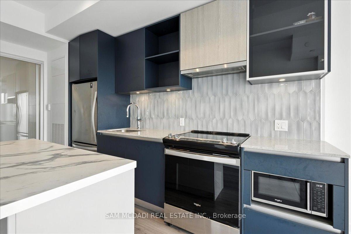 2 Bedrooms Condo at 405 Dundas, Oakville For sale