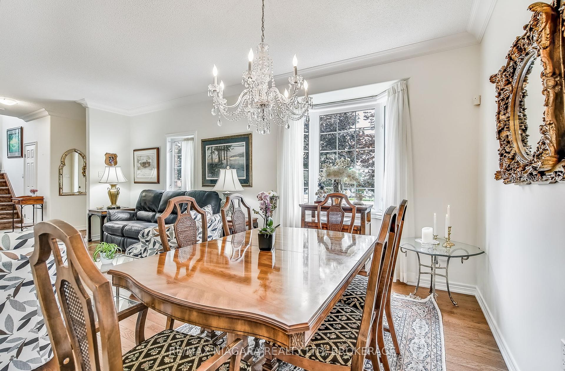 3 Bedrooms Condo at 5 Liddycoat, Hamilton For sale