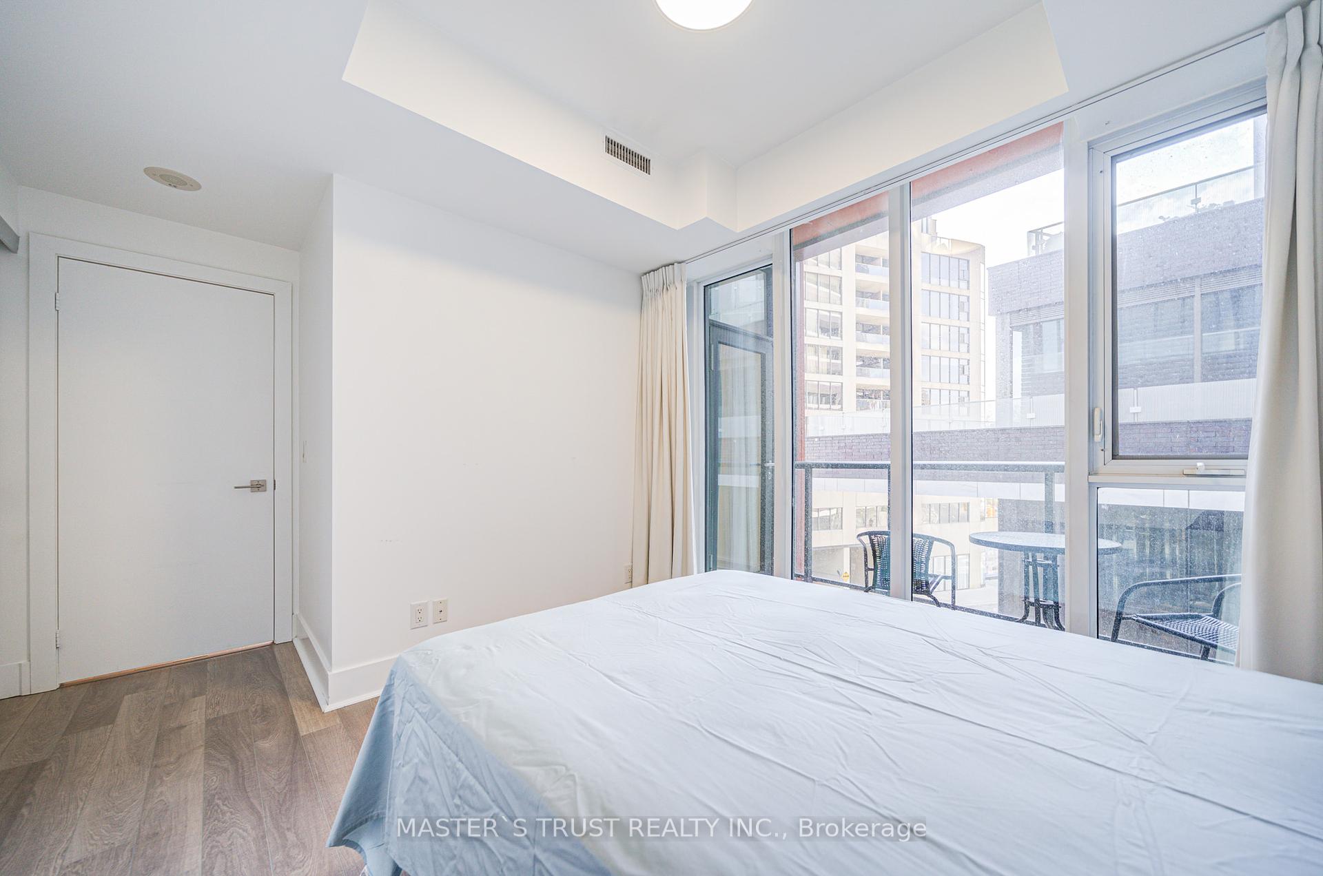 2 Bedrooms Condo at 32 Davenport, Toronto For sale
