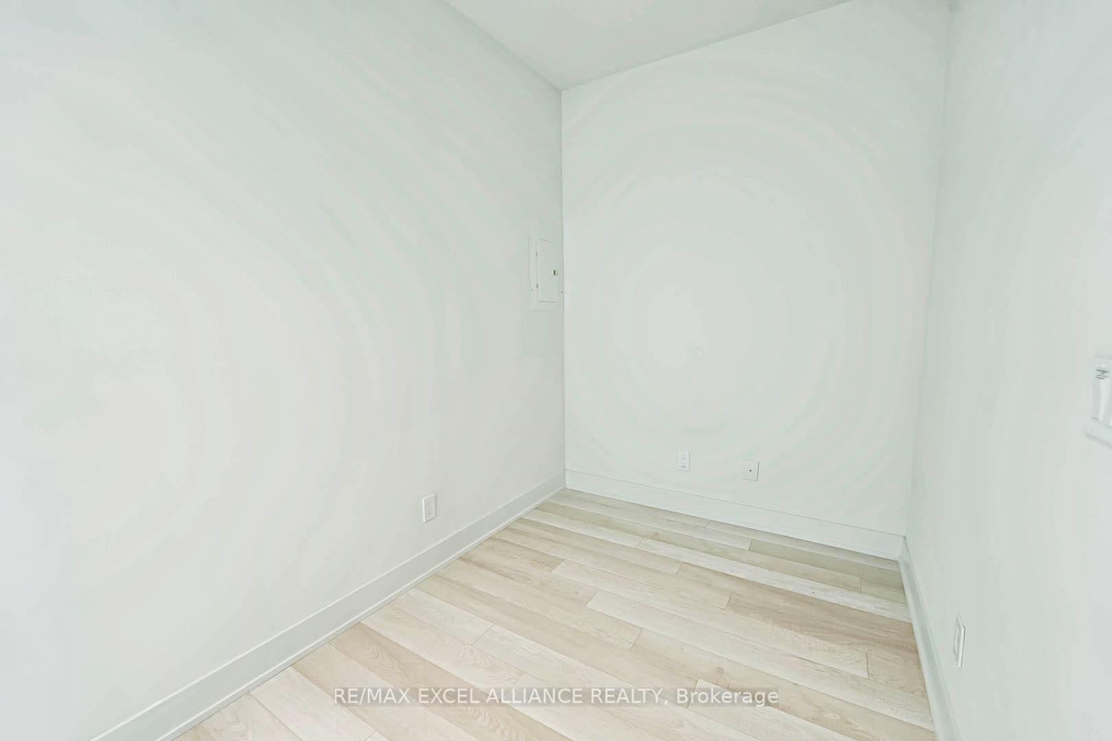 2 Bedrooms Condo at 8 Cumberland, Toronto For sale