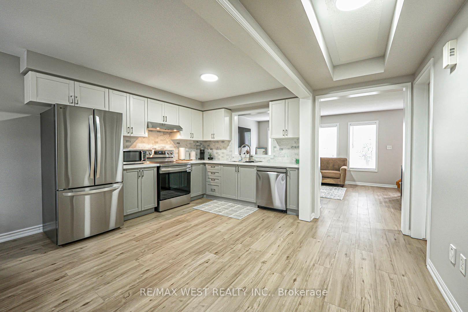 3 Bedrooms Condo at 3050 Rotary, Burlington For sale