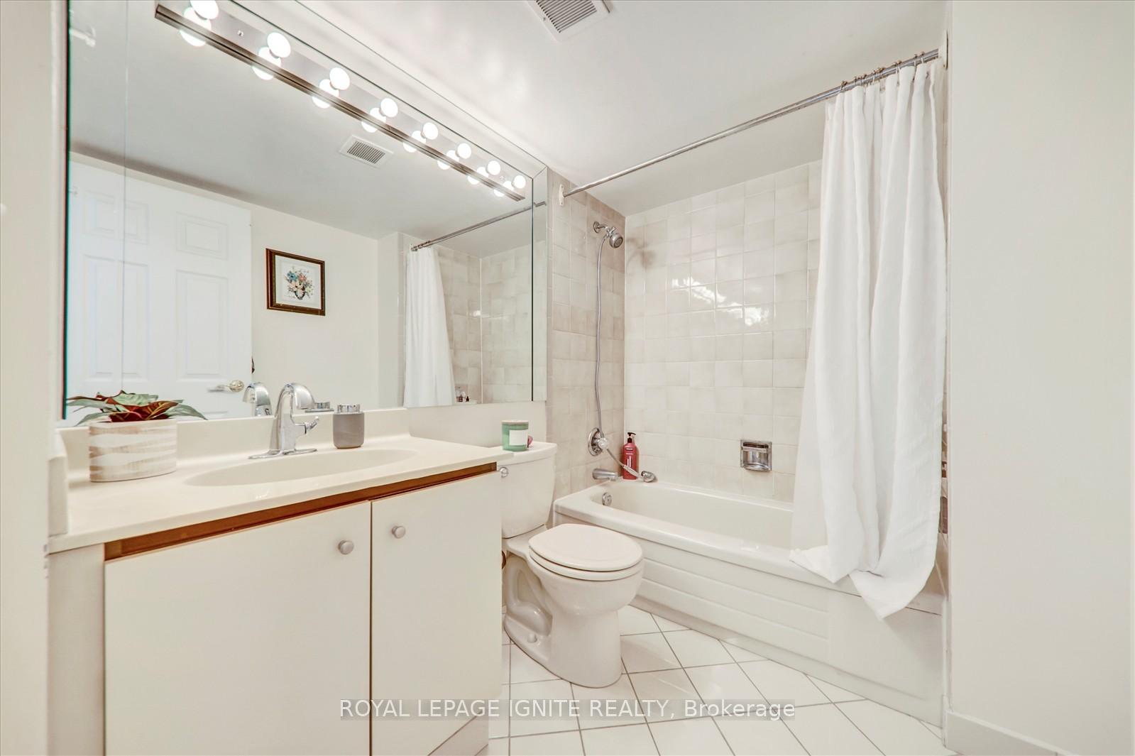 3 Bedrooms Condo at 131 Torresdale, Toronto For sale