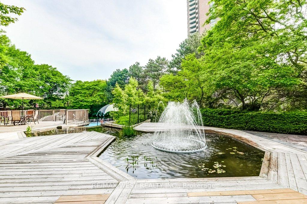3 Bedrooms Condo at 2000 Islington, Toronto For sale