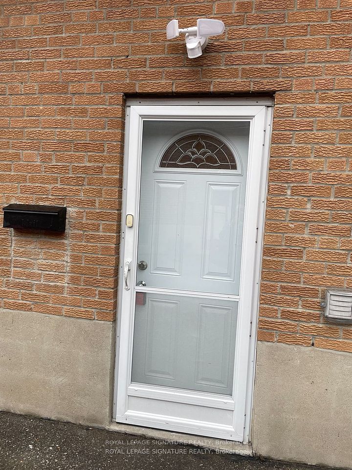 1566 Northmount