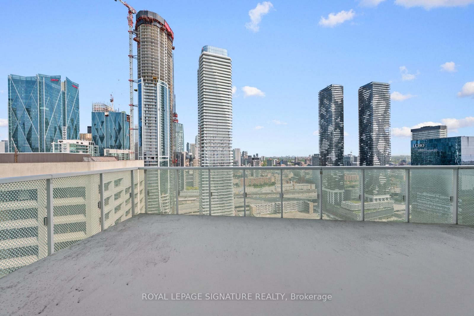 3 Bedrooms Condo at 15 Queens, Toronto For sale