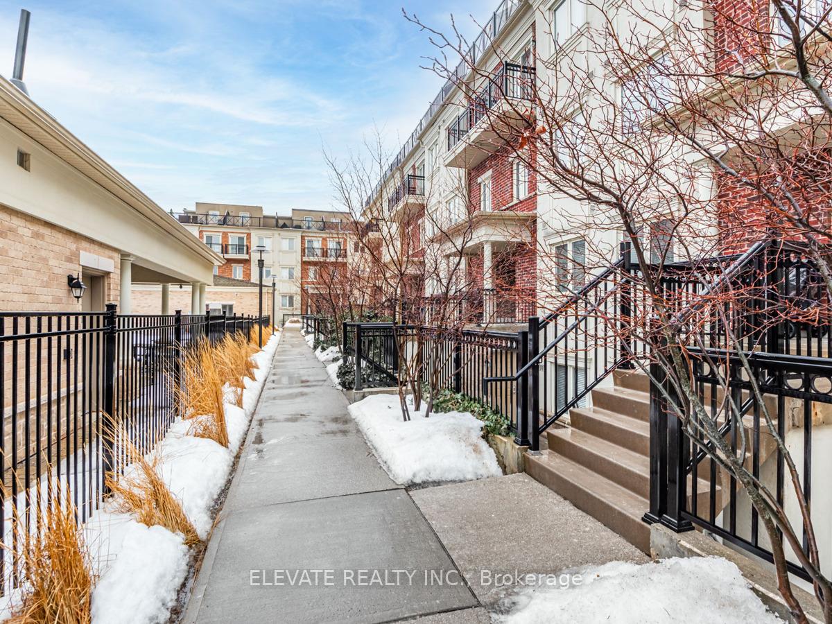 2 Bedrooms Condo at 15 Coneflower, Toronto For sale