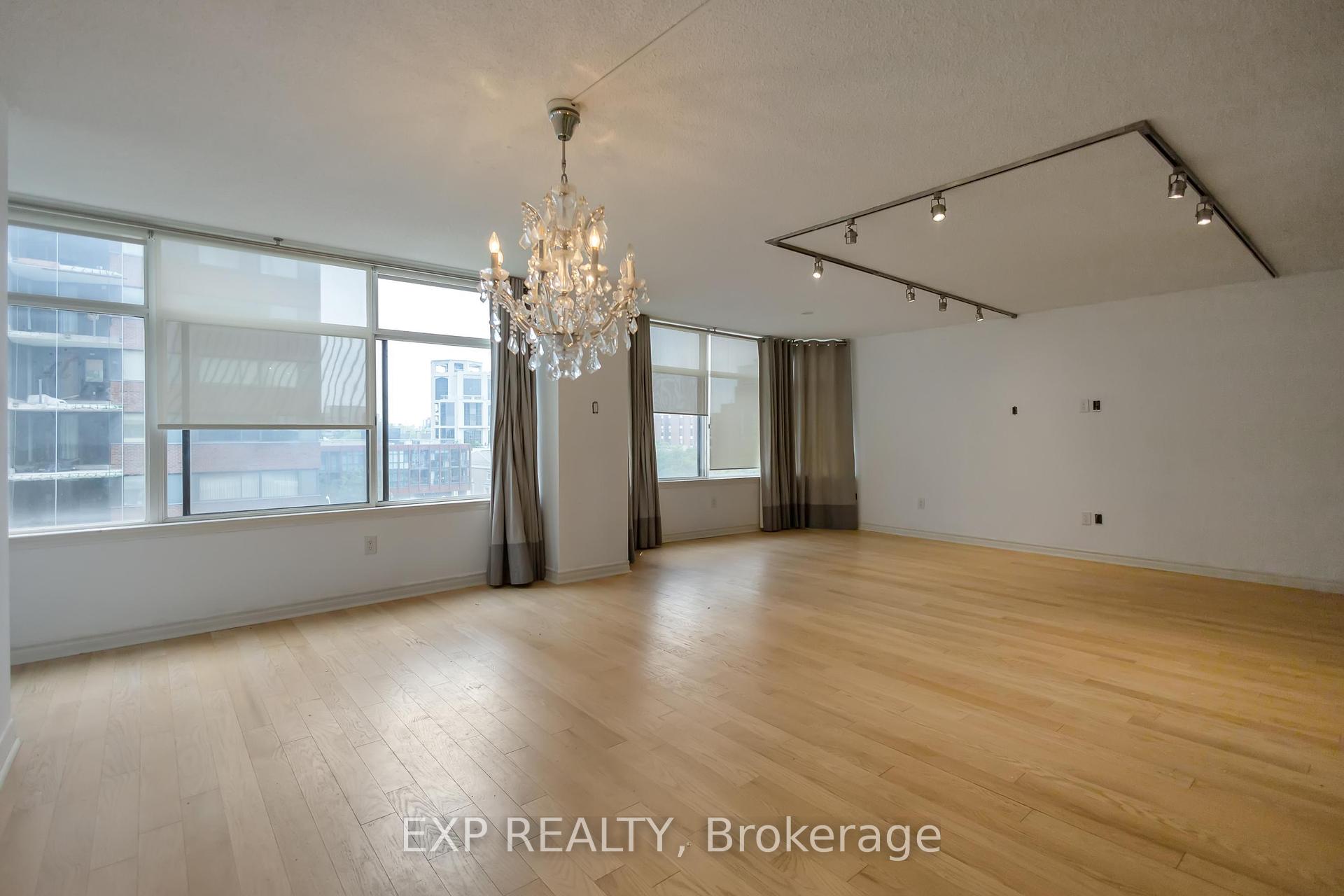 2 Bedrooms Condo at 900 Yonge, Toronto For sale