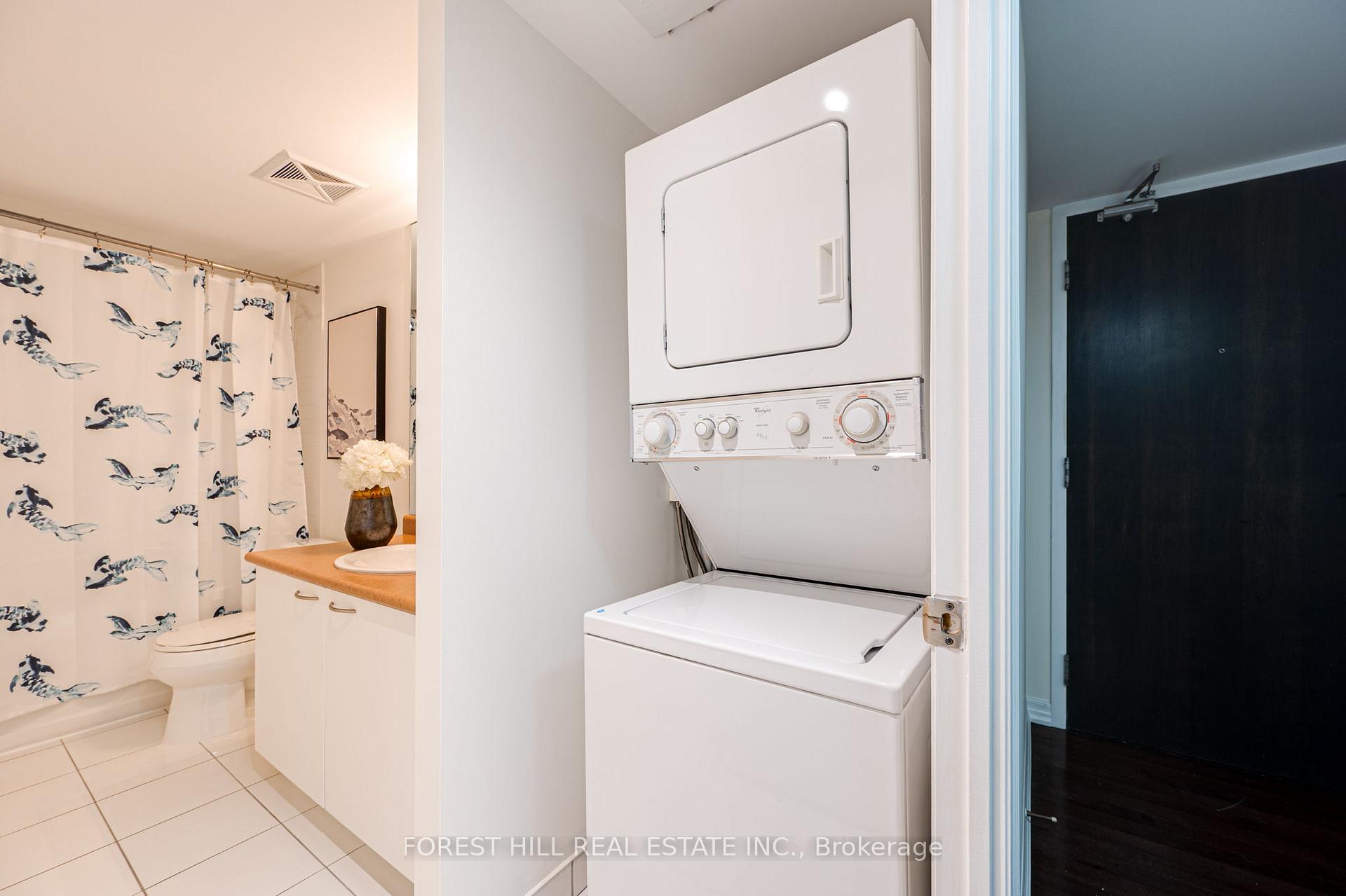 2 Bedrooms Condo at 22 Wellesley, Toronto For sale