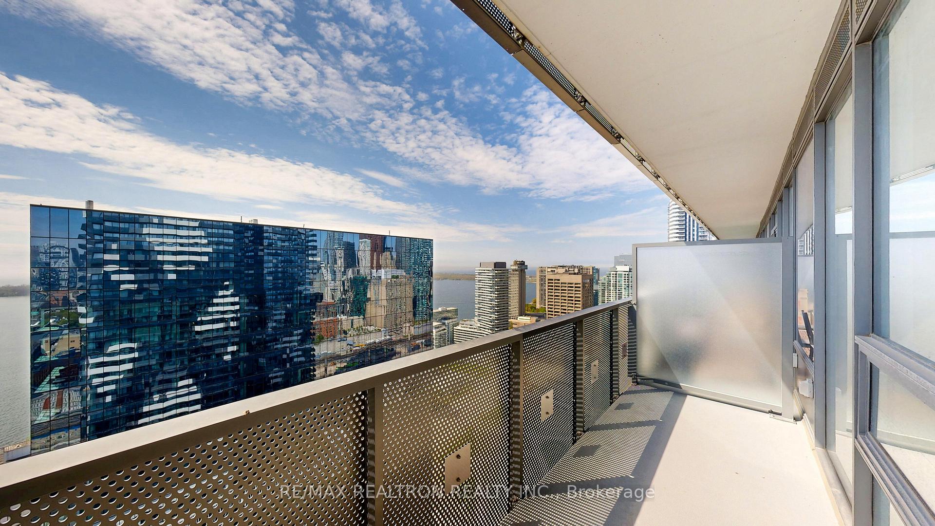2 Bedrooms Condo at 138 Downes, Toronto For sale