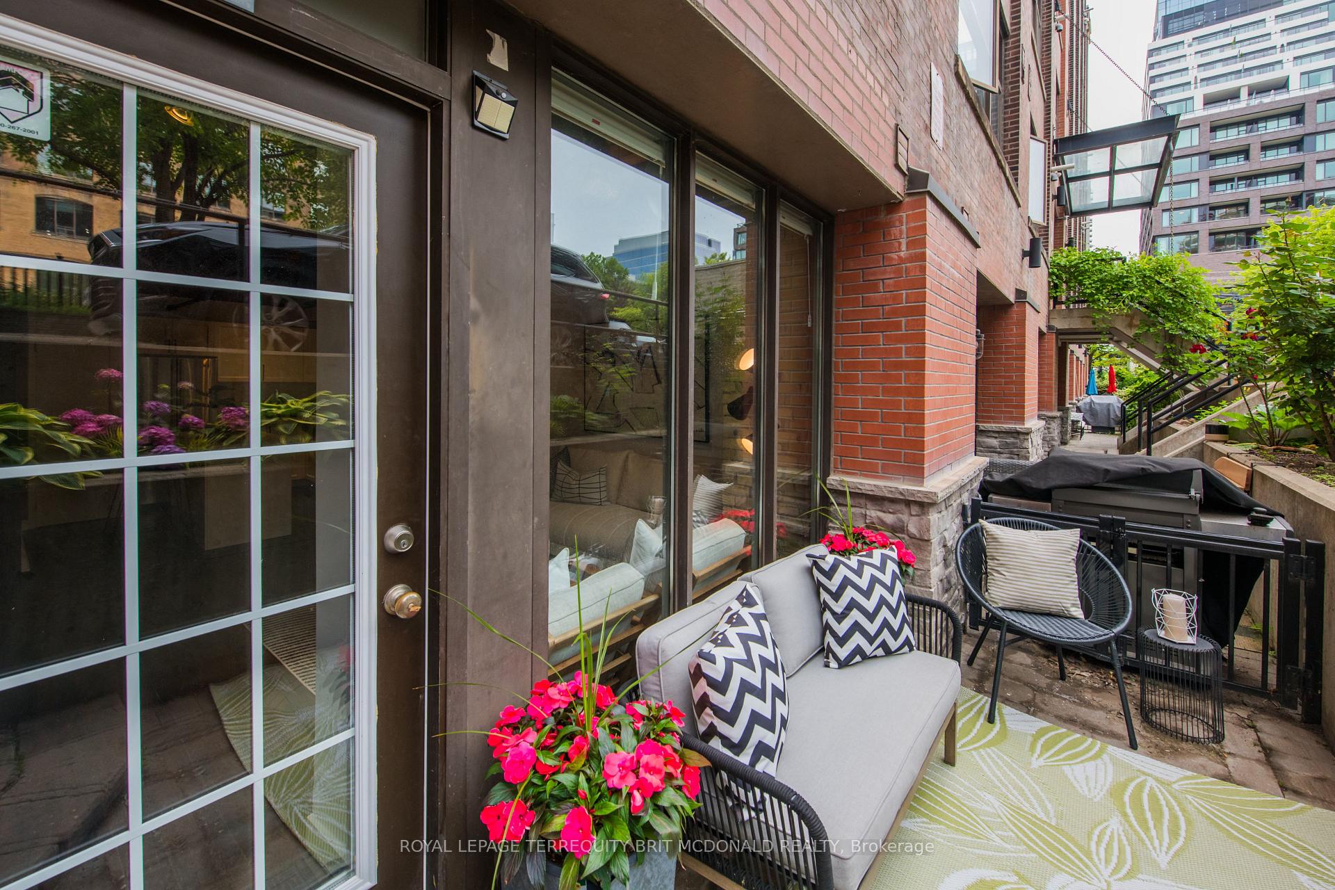 2 Bedrooms Condo at 436 Wellington, Toronto For sale