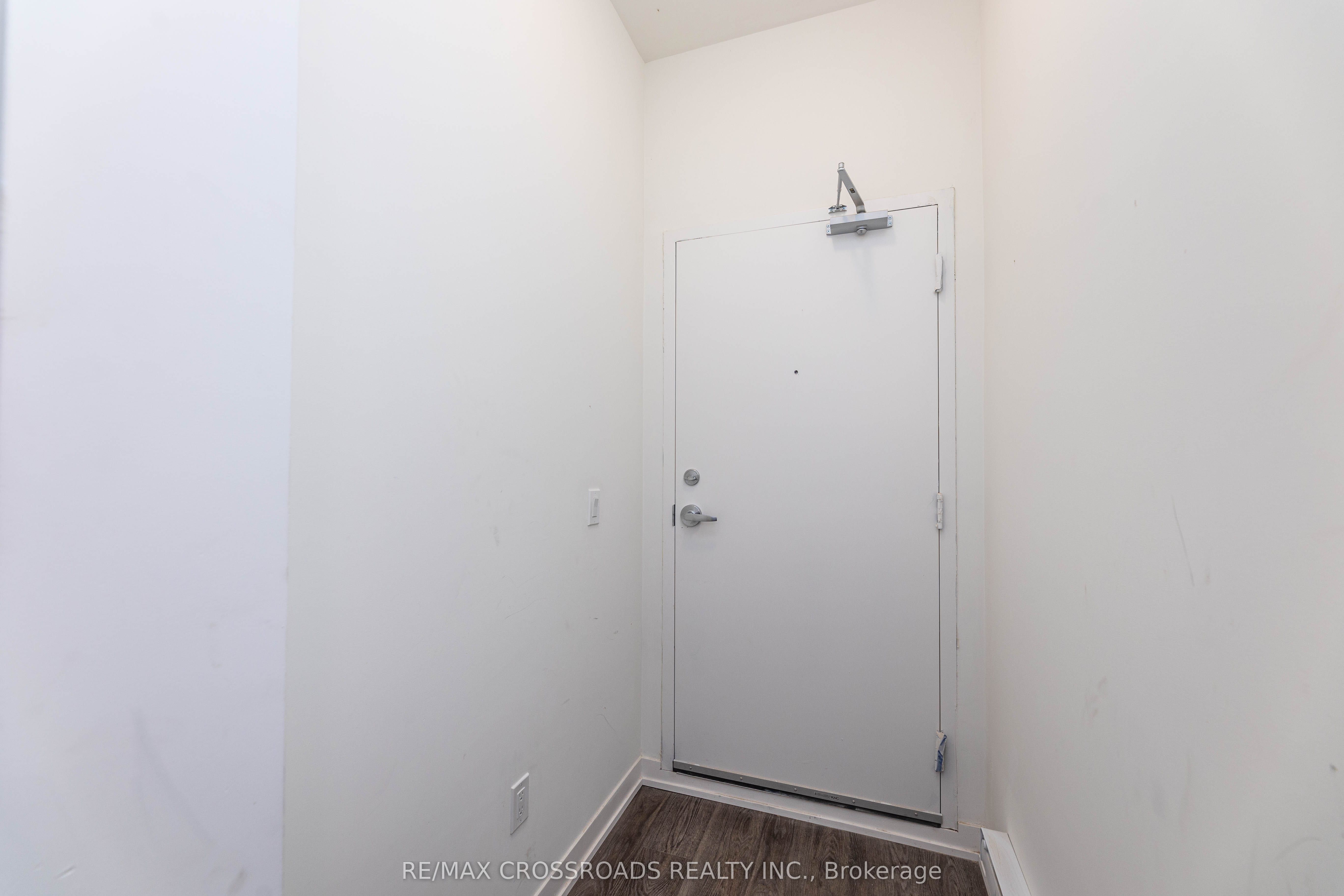 10 David Eyer Road E, #1203
