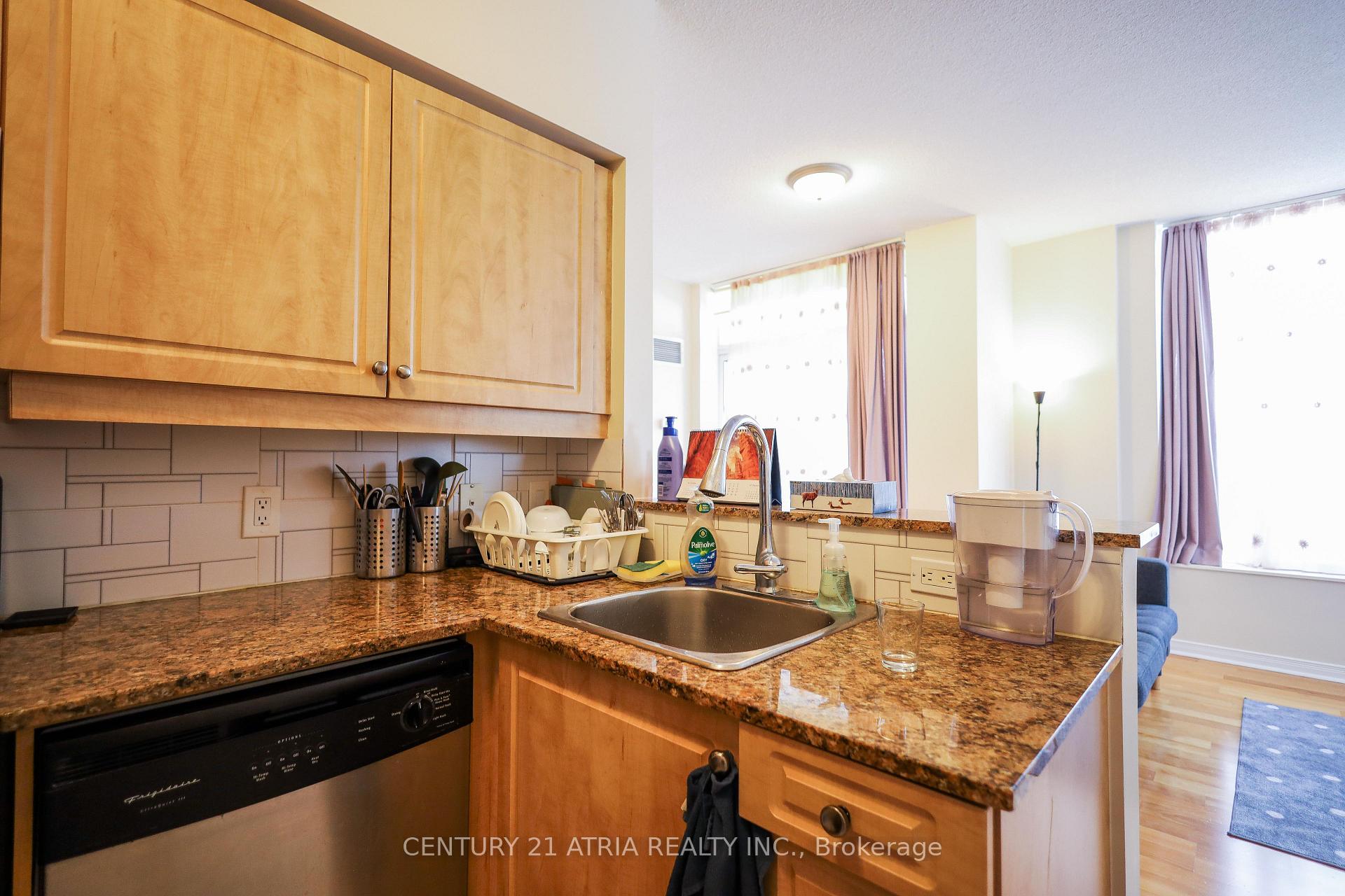 2 Bedrooms Condo at 455 Rosewell, Toronto For sale