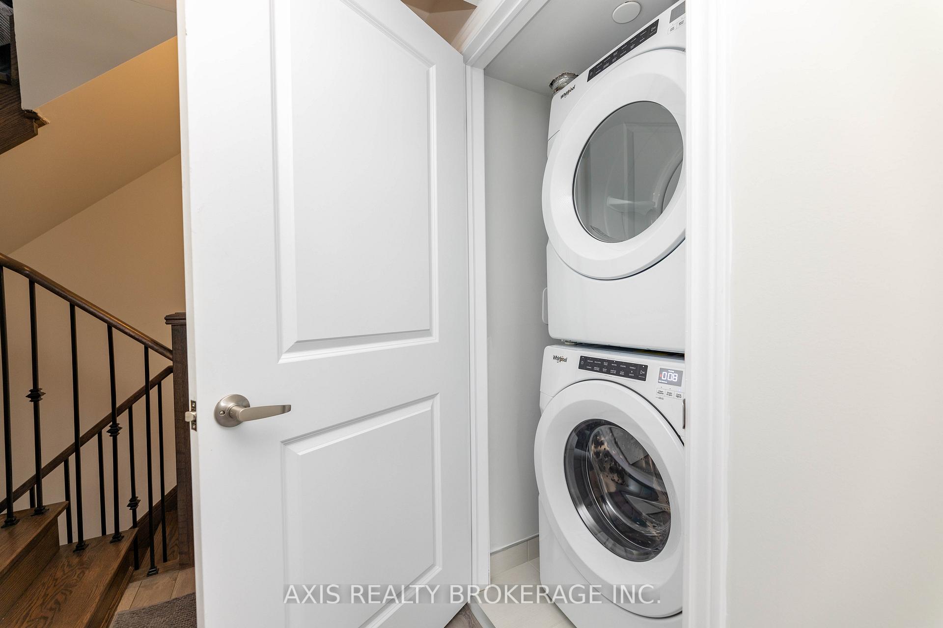 2 Bedrooms Condo at 349 Wheat Boom, Oakville For sale
