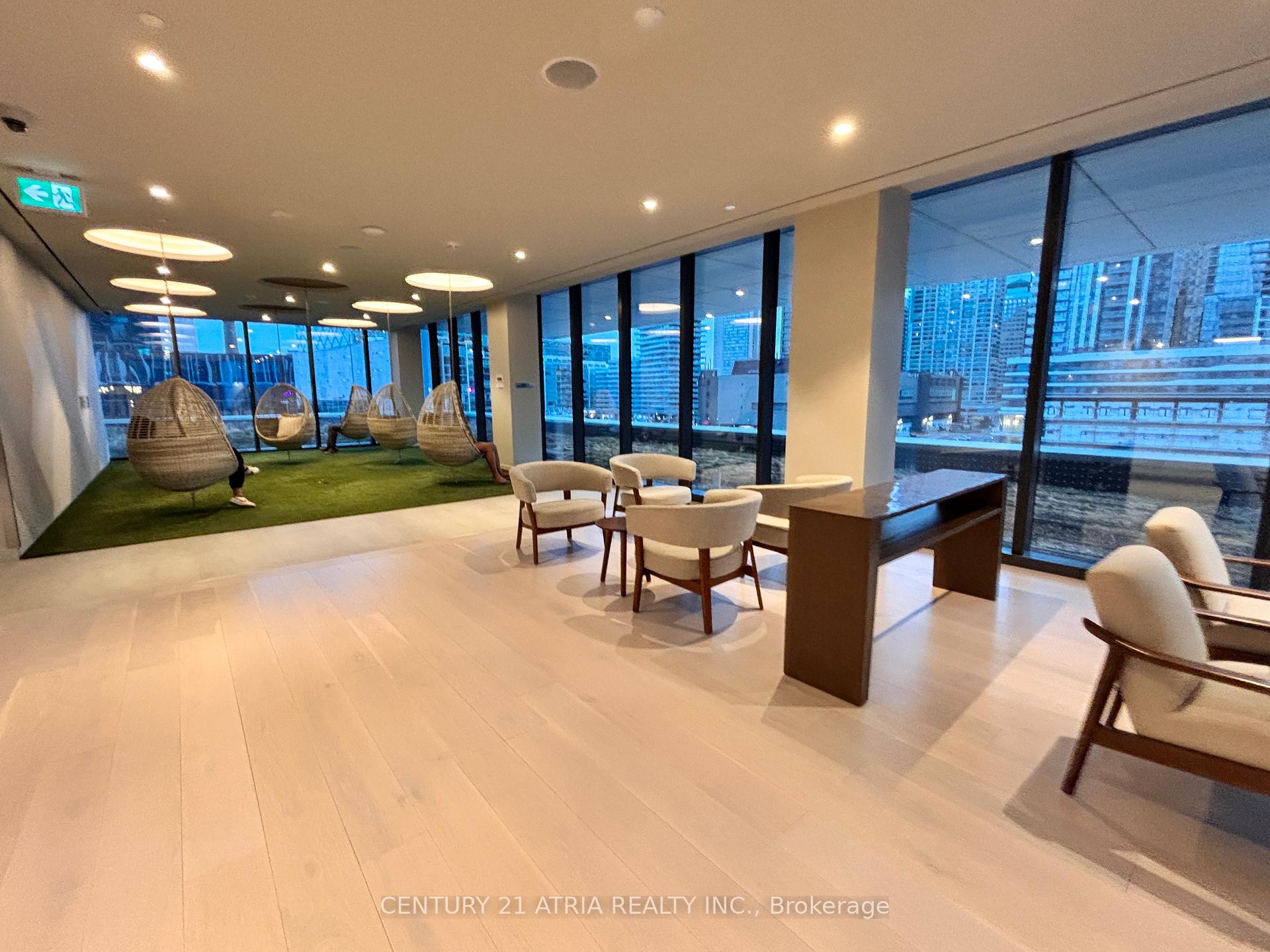 2 Bedrooms Condo at 55 Cooper, Toronto For sale