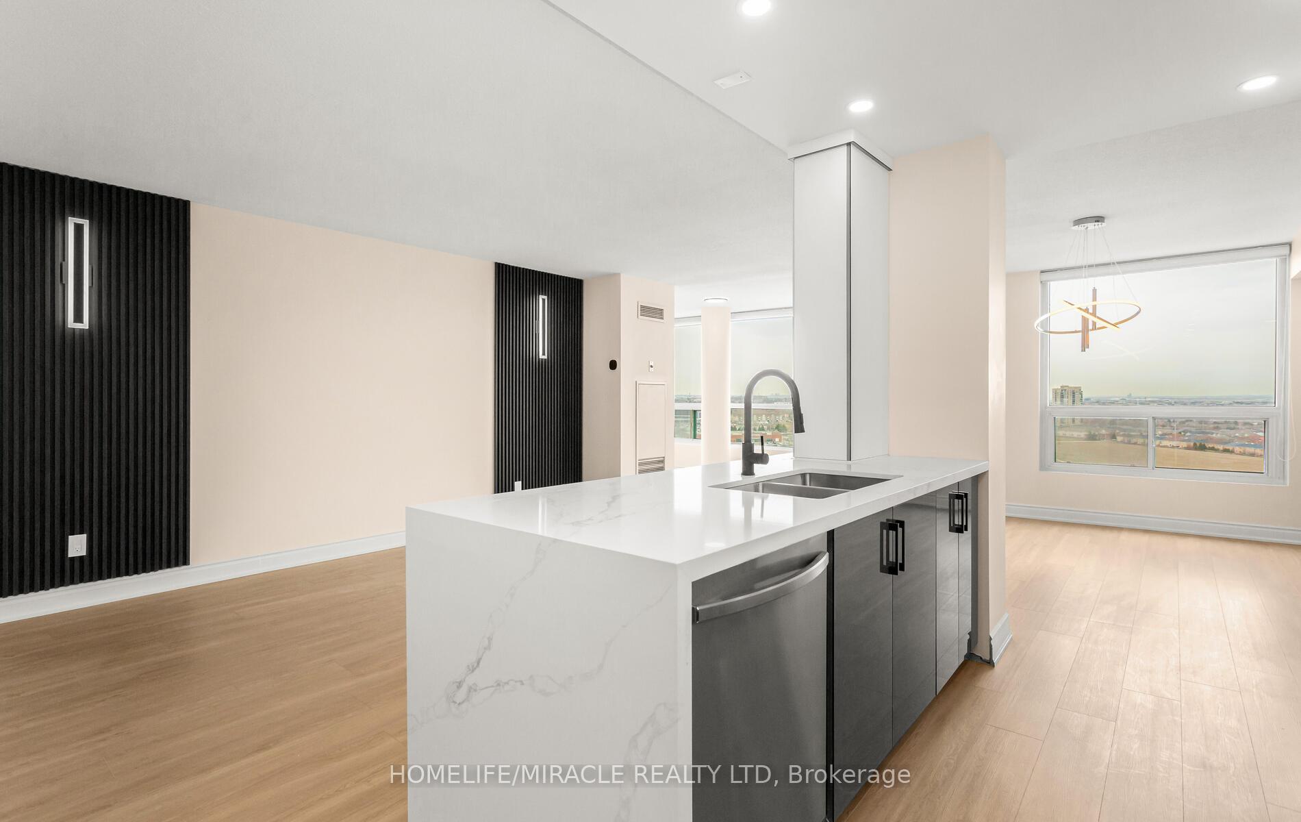 3 Bedrooms Condo at 4450 Tucana, Mississauga For sale