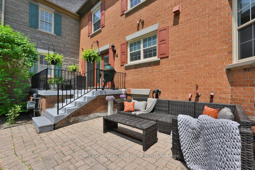 4 Bedrooms Condo at 4211 Millcroft Park, Burlington For sale
