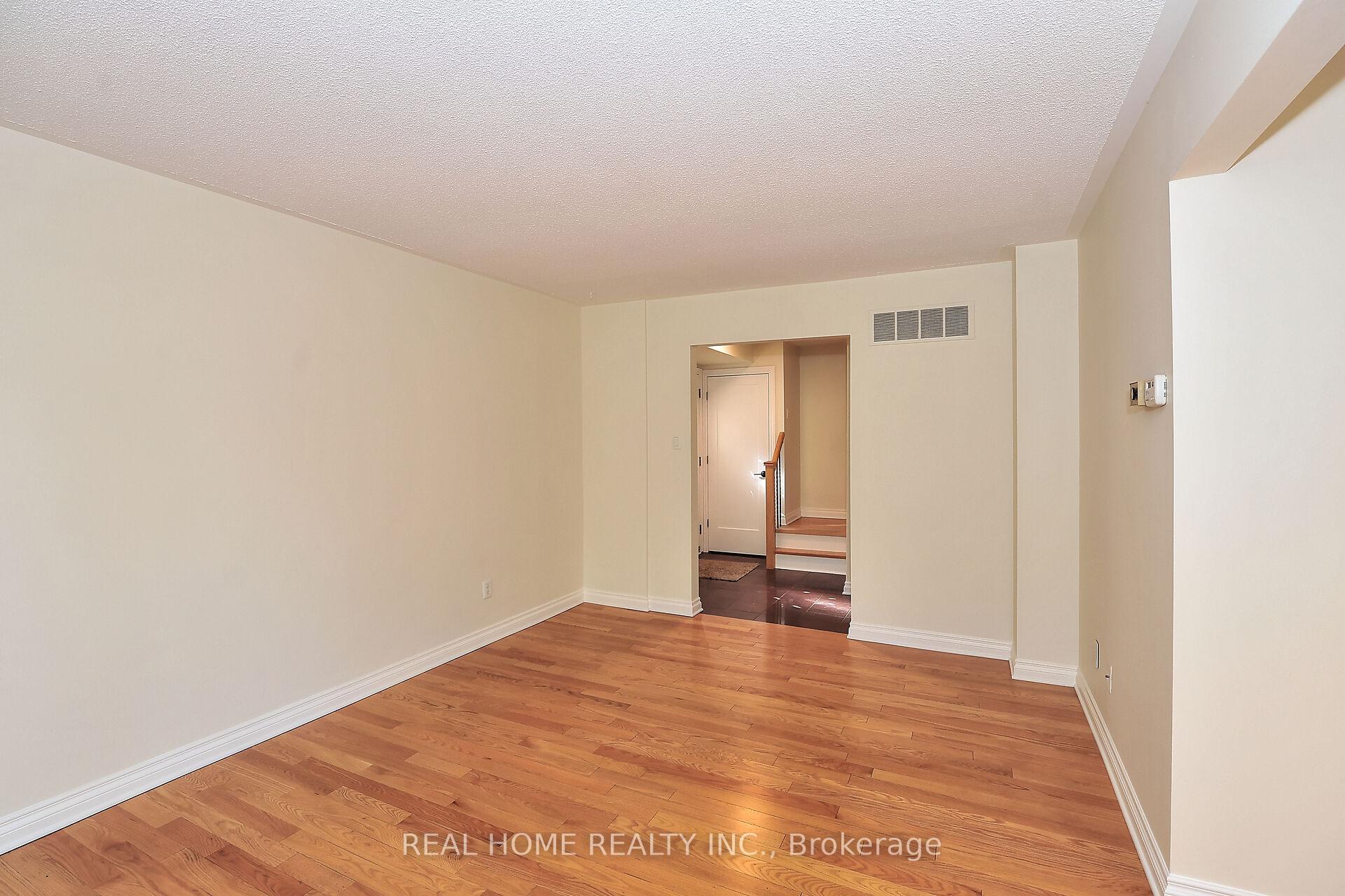 2 Bedrooms Condo at 10 Farina Mill,  Toronto For sale