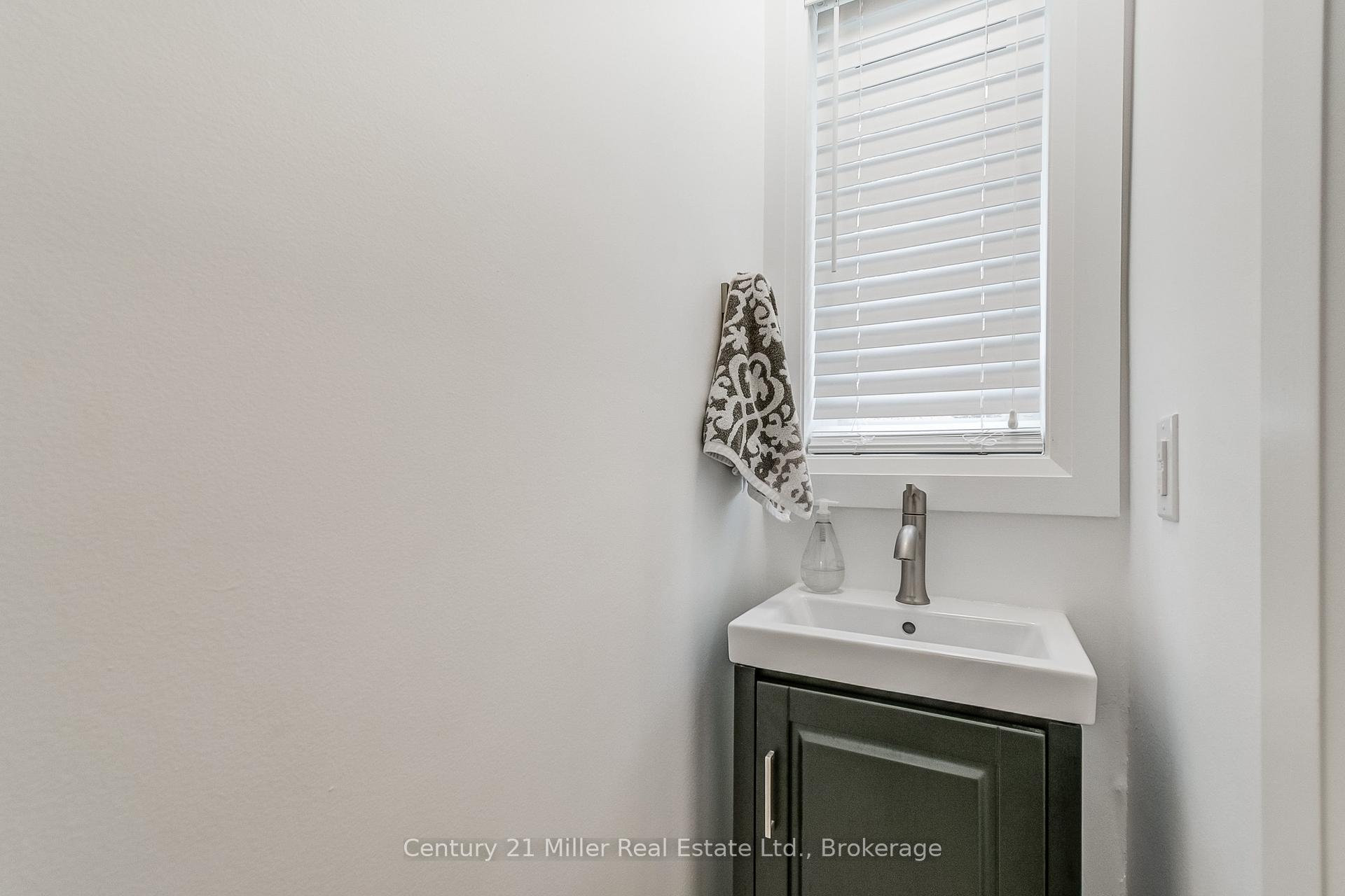3 Bedrooms Condo at 1120 Queens, Oakville For sale