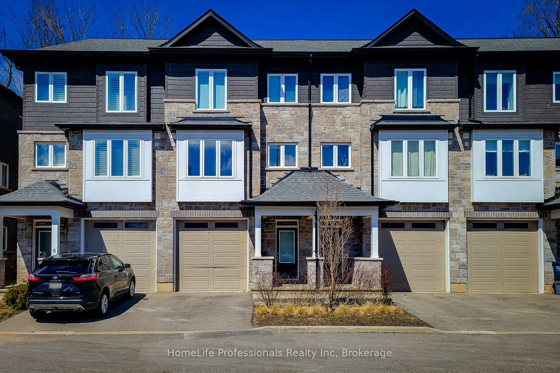 3 Bedrooms Condo at 111 Wilson, Hamilton For sale