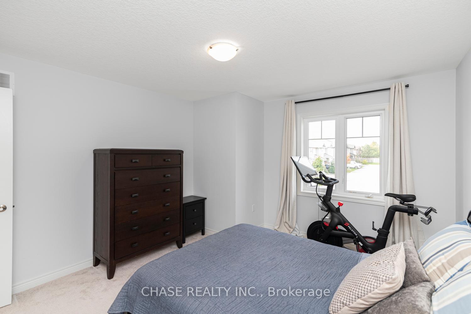 8 Bedrooms Condo at 120 Vineberg,  Hamilton For sale