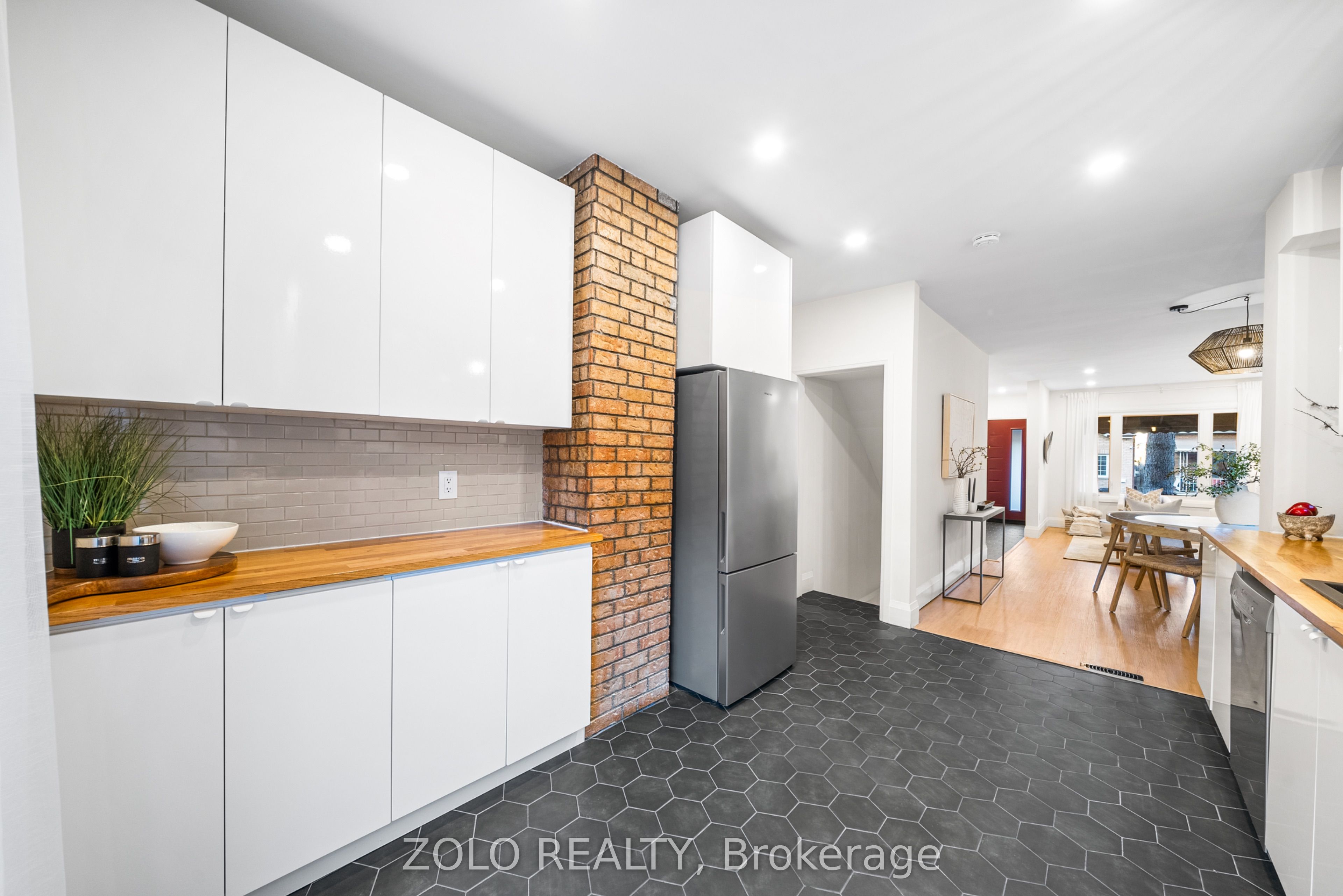 82 Bellwoods Avenue