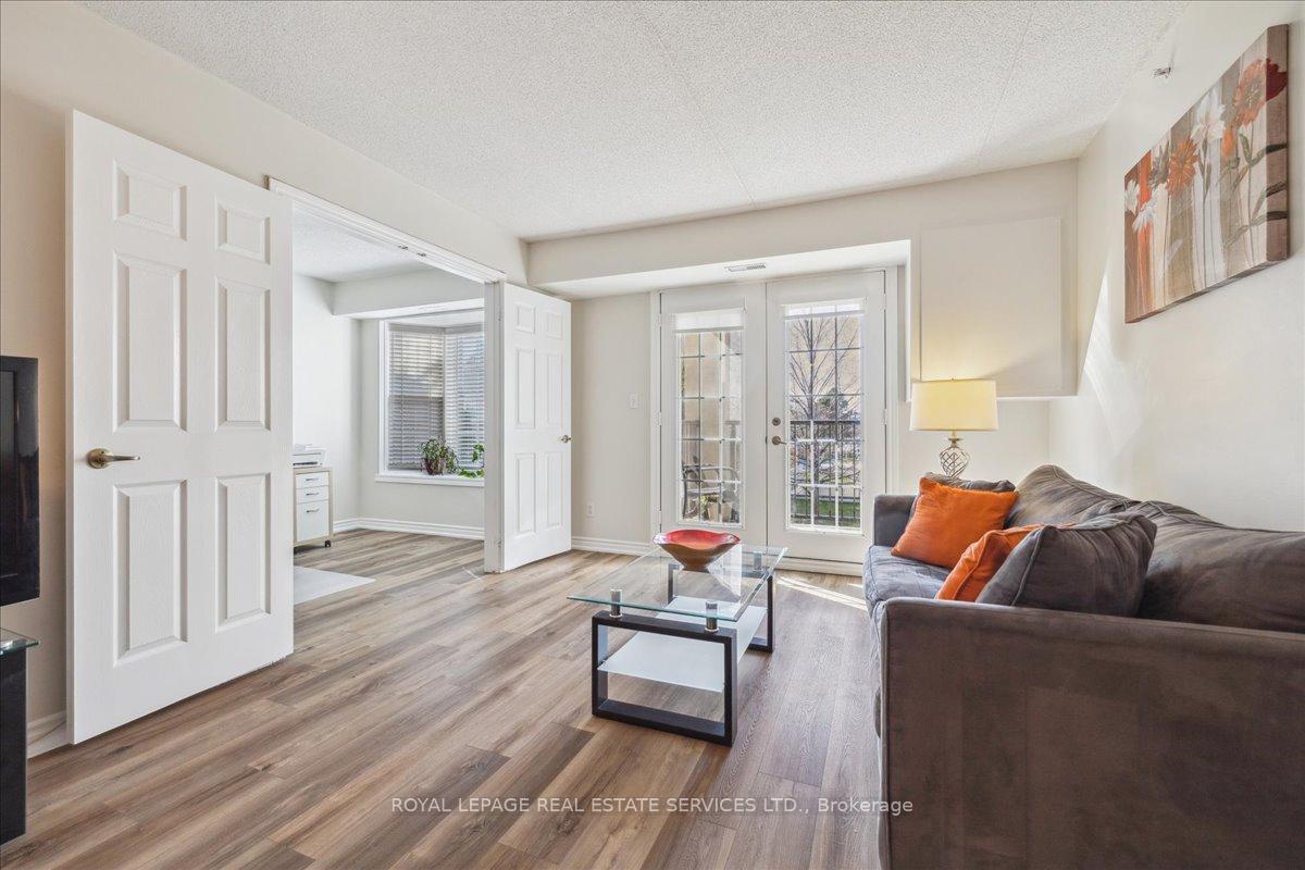 2 Bedrooms Condo at 1441 Walkers, Burlington For sale