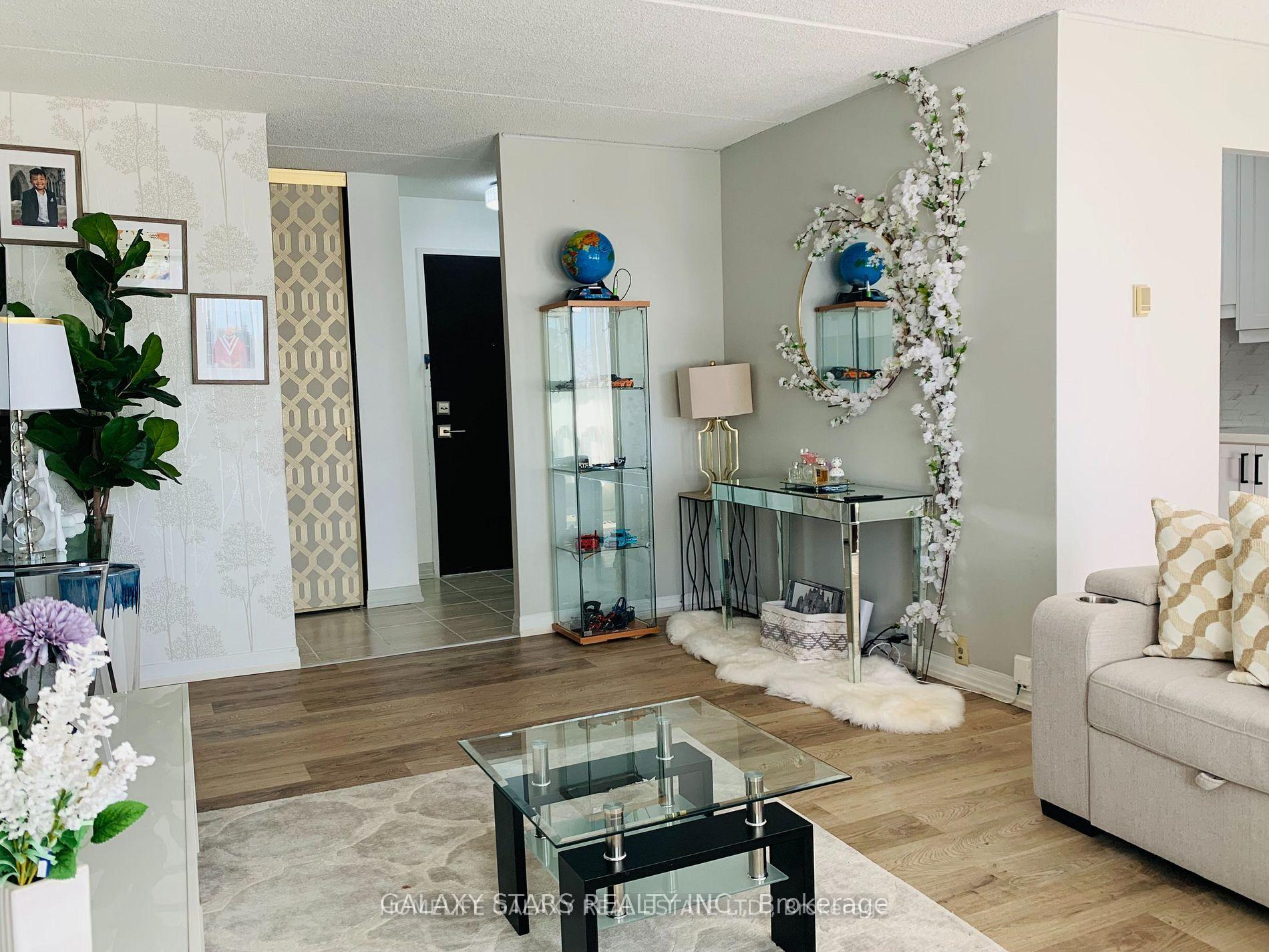 2 Bedrooms Condo at 2 Glamorgan,  Toronto For sale