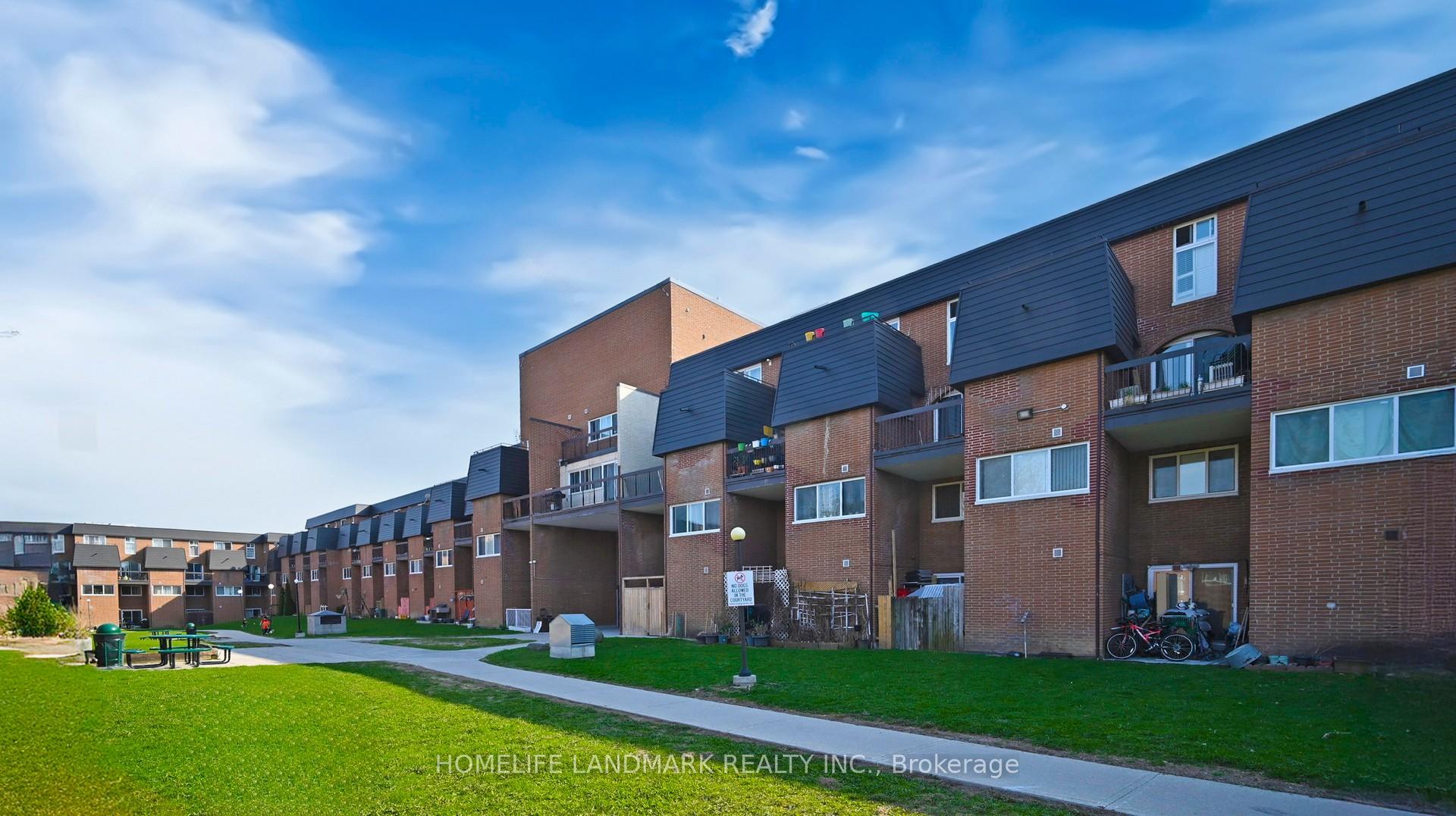 3 Bedrooms Condo at 1395 Williamsport, Mississauga For sale