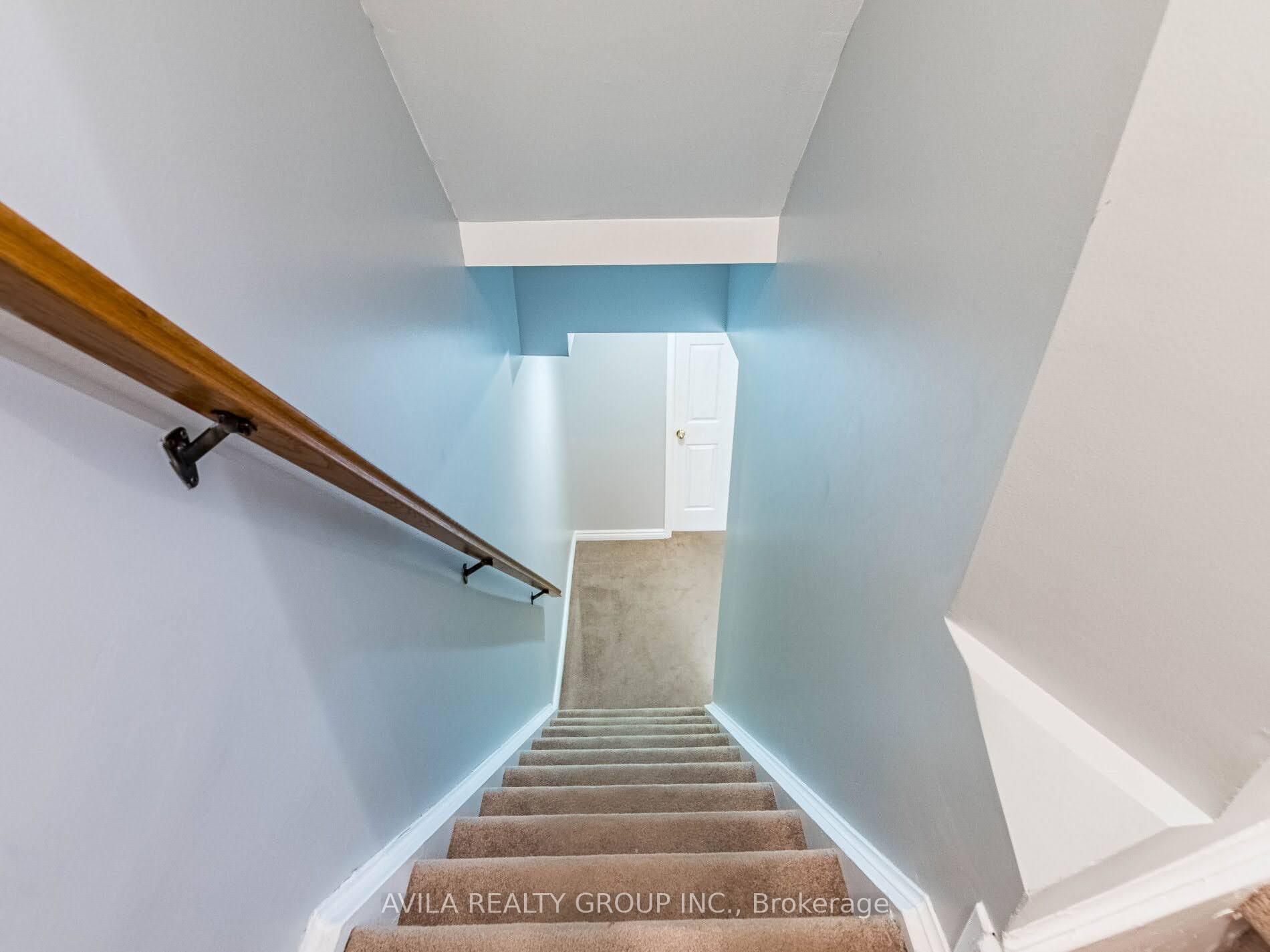 4 Bedrooms Condo at 750 Burnhamthorpe, Mississauga For sale
