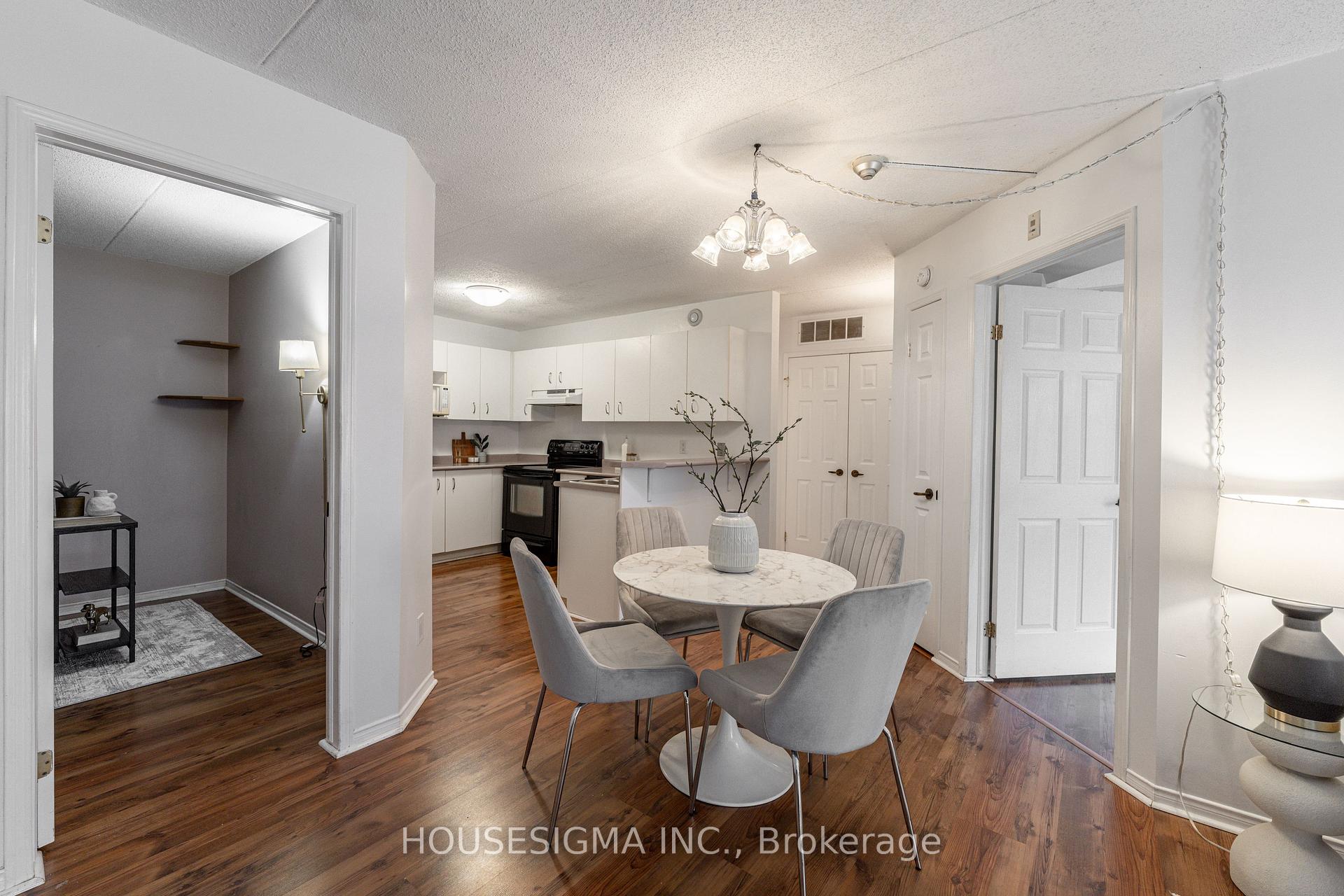 2 Bedrooms Condo at 2010 Cleaver, Burlington For sale