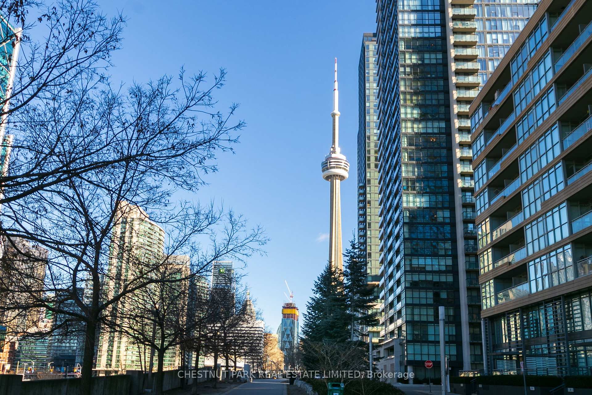 3 Bedrooms Condo at 25 Capreol, Toronto For sale